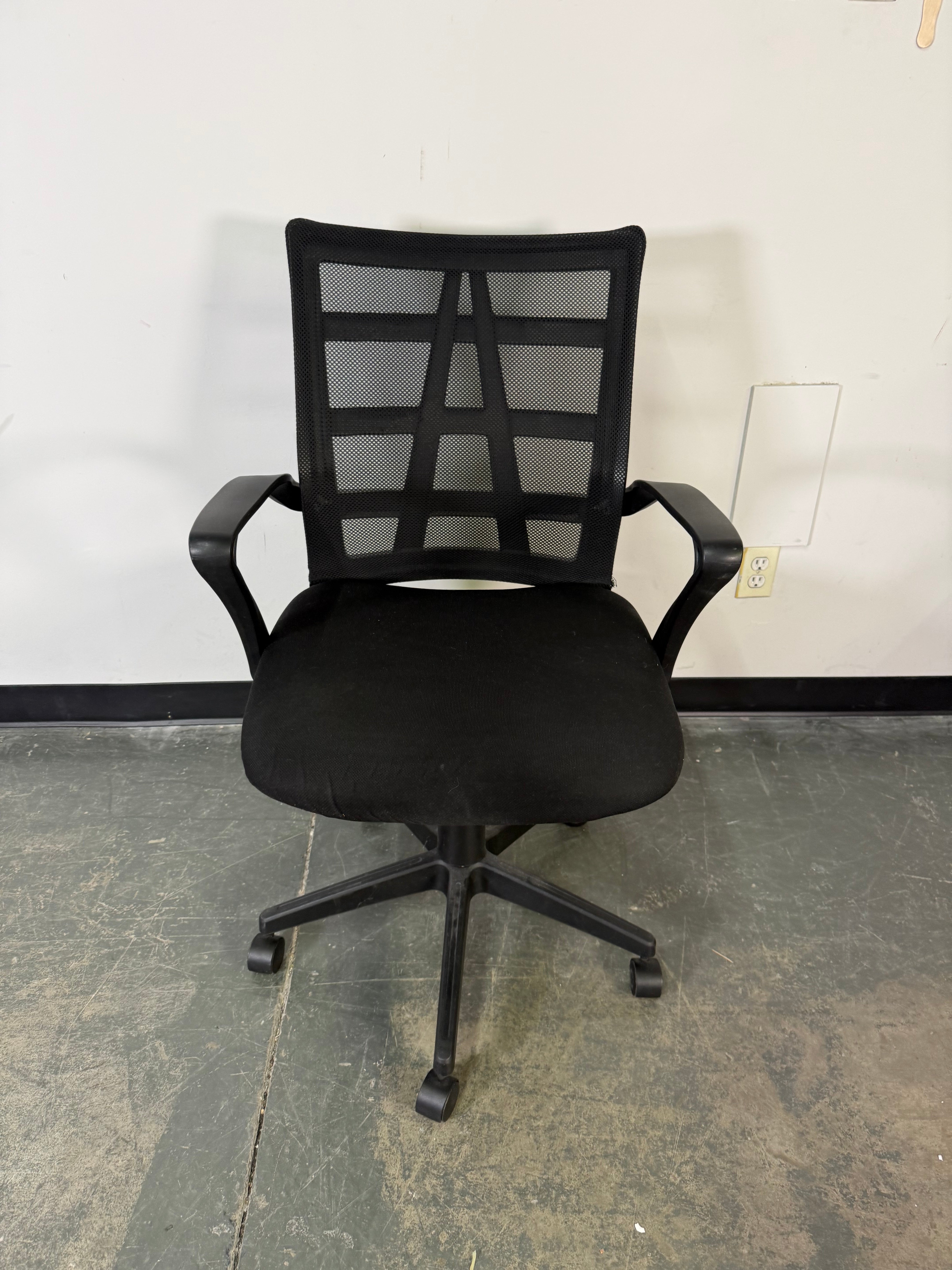 Ergonomic Mesh Office Chair with Arms & Wheels