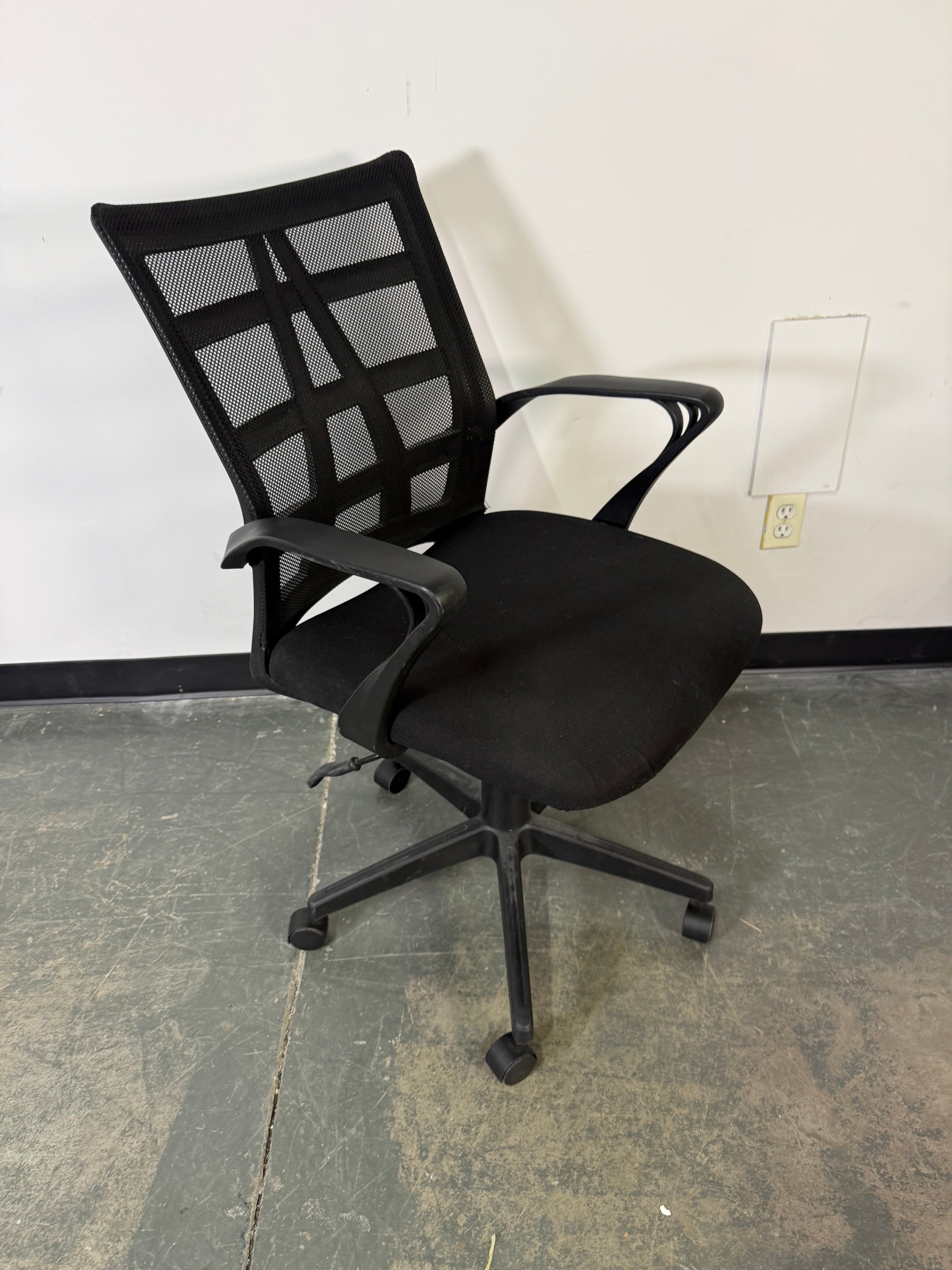 Ergonomic Mesh Office Chair with Arms & Wheels