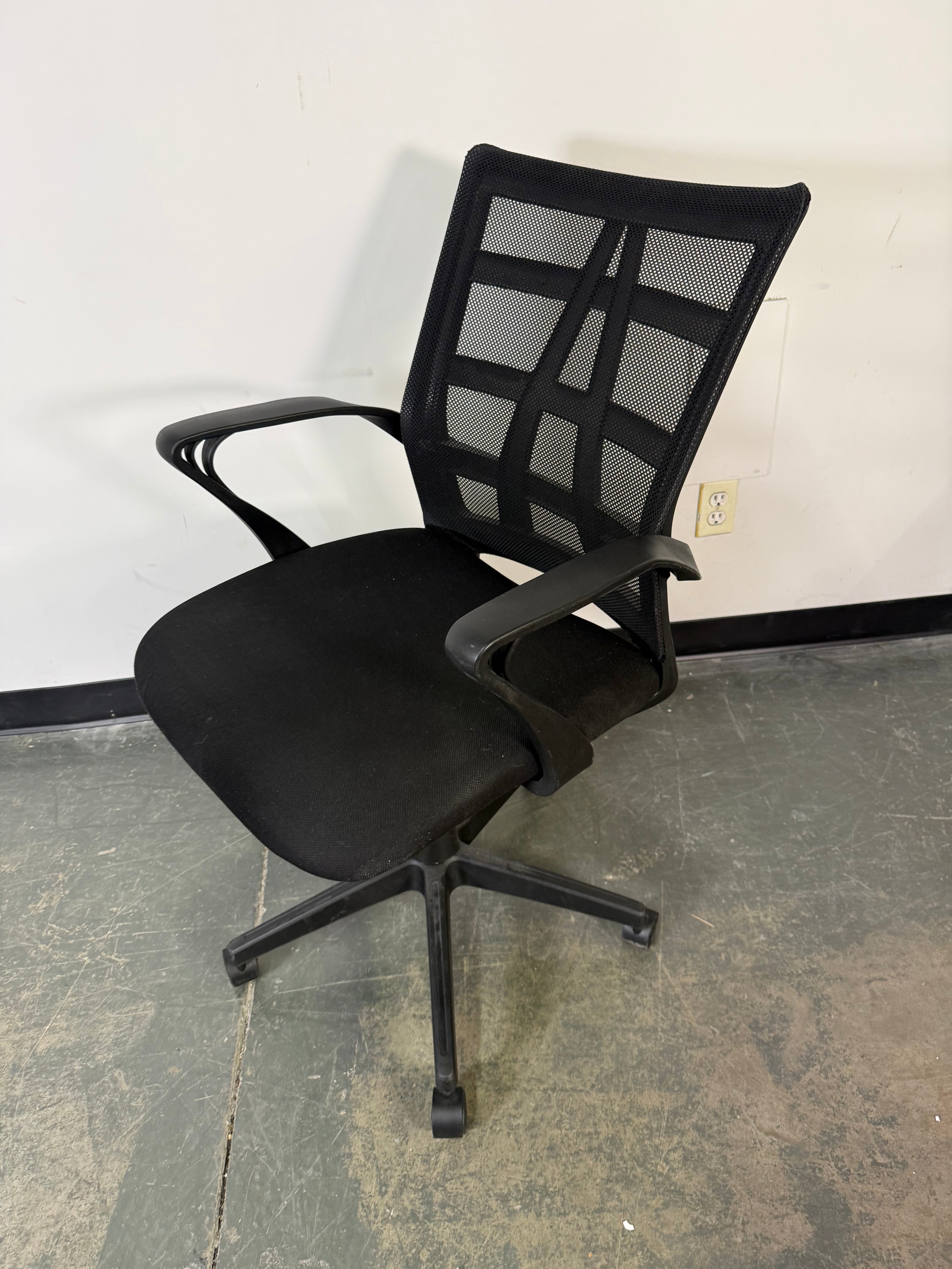 Ergonomic Mesh Office Chair with Arms & Wheels