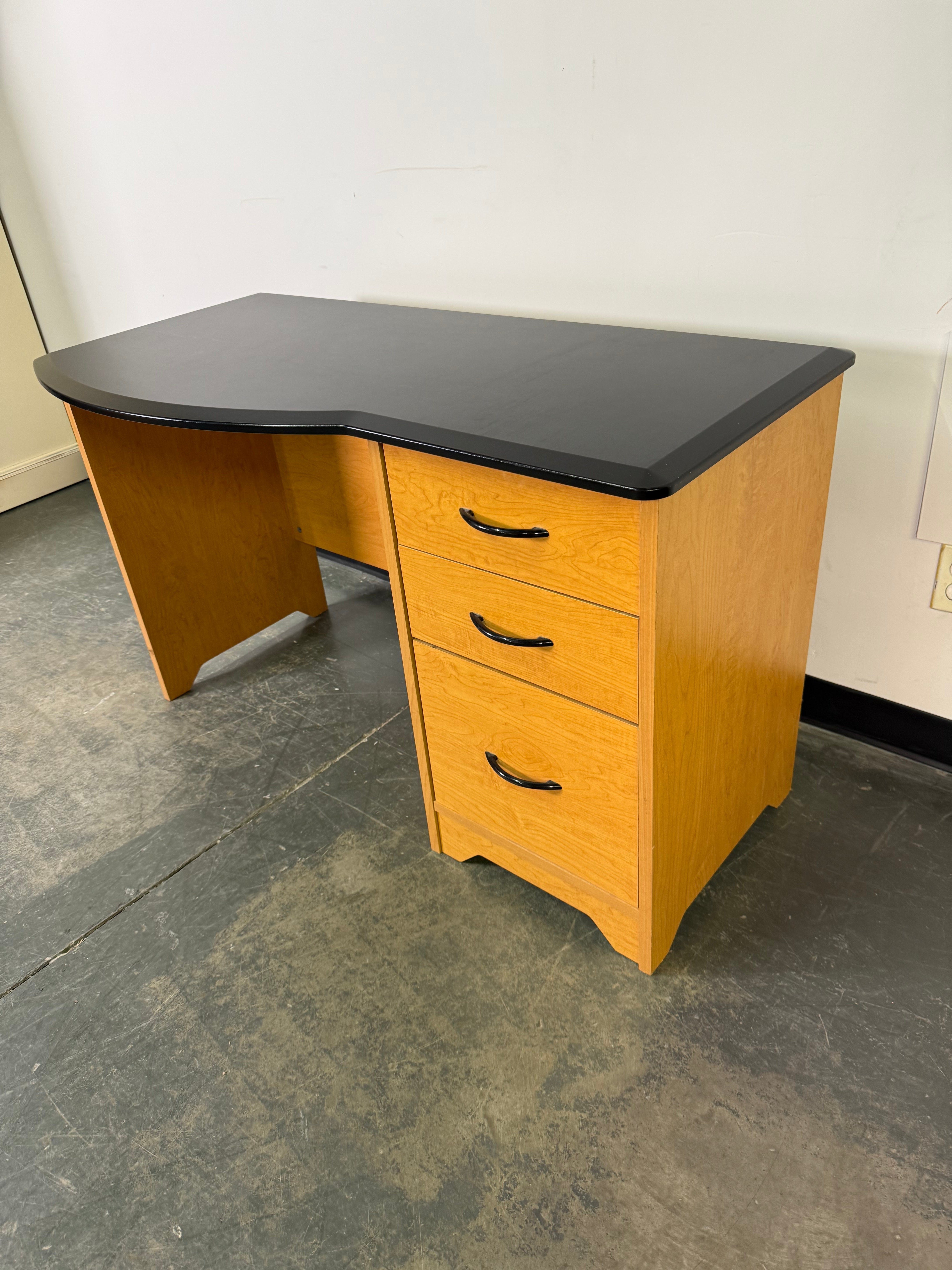 Modern Curved Front Desk – Sleek & Functional Workspace