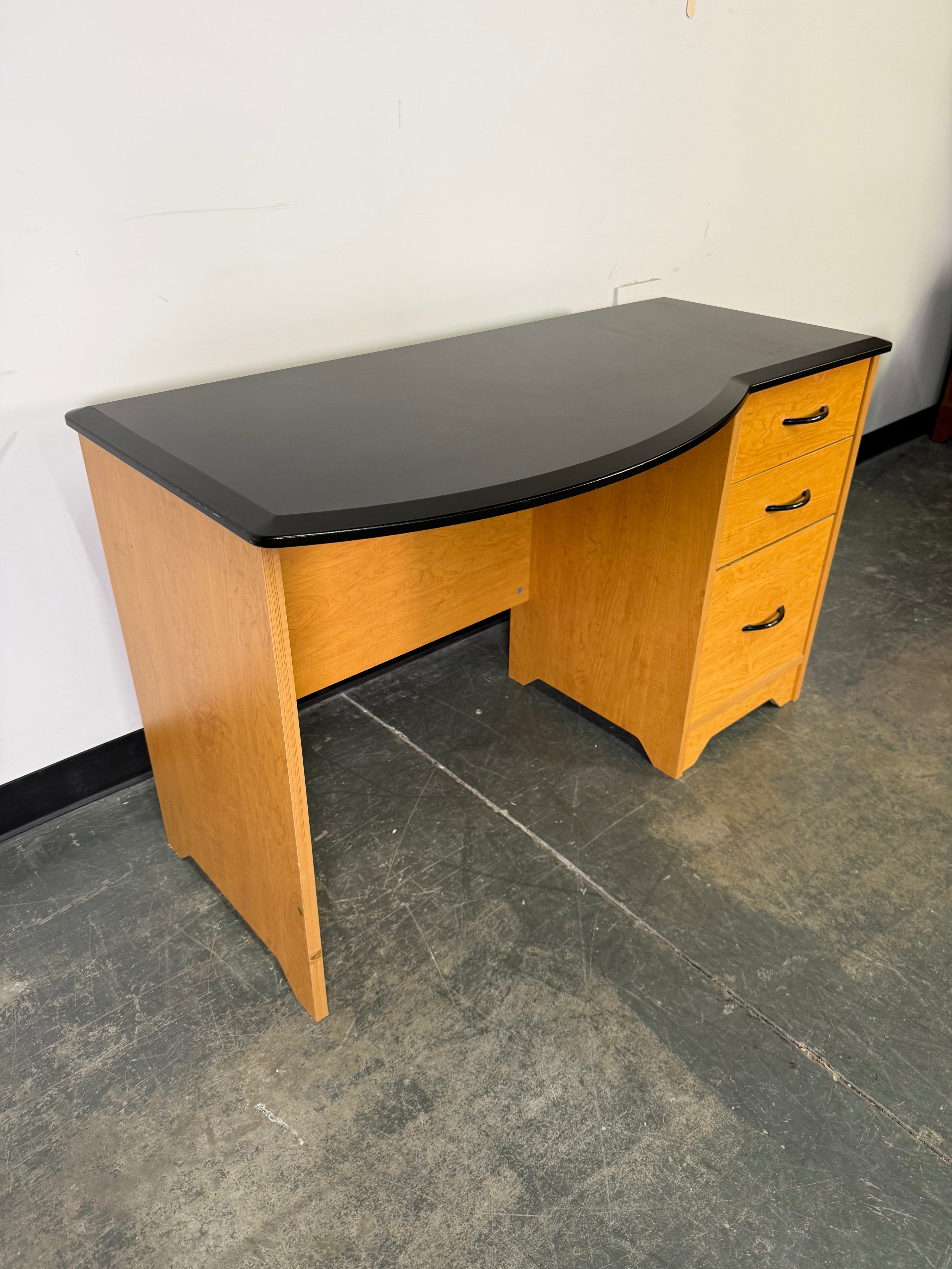 Modern Curved Front Desk – Sleek &amp; Functional Workspace