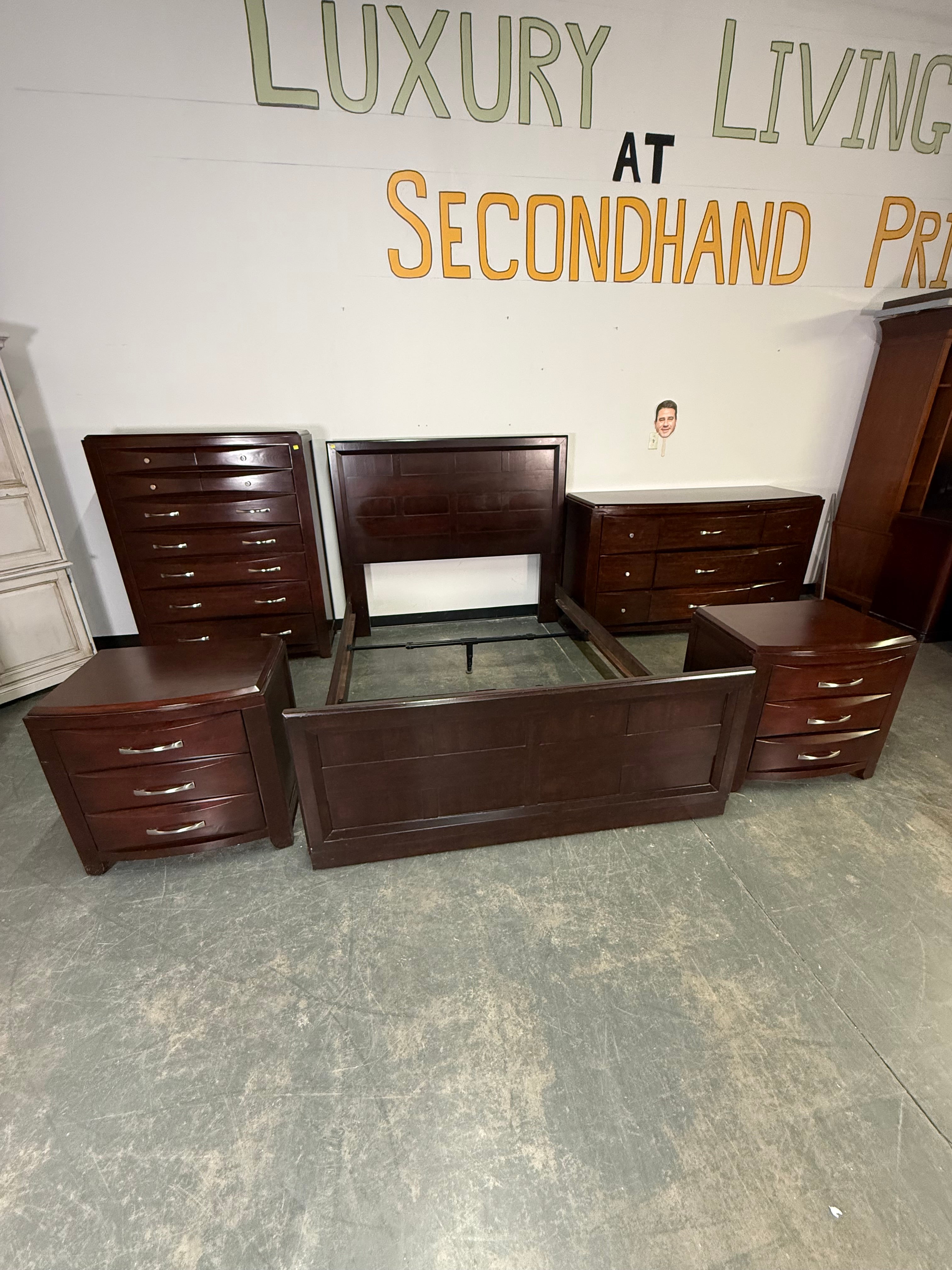 Elegant 5-Piece Queen Bedroom Set