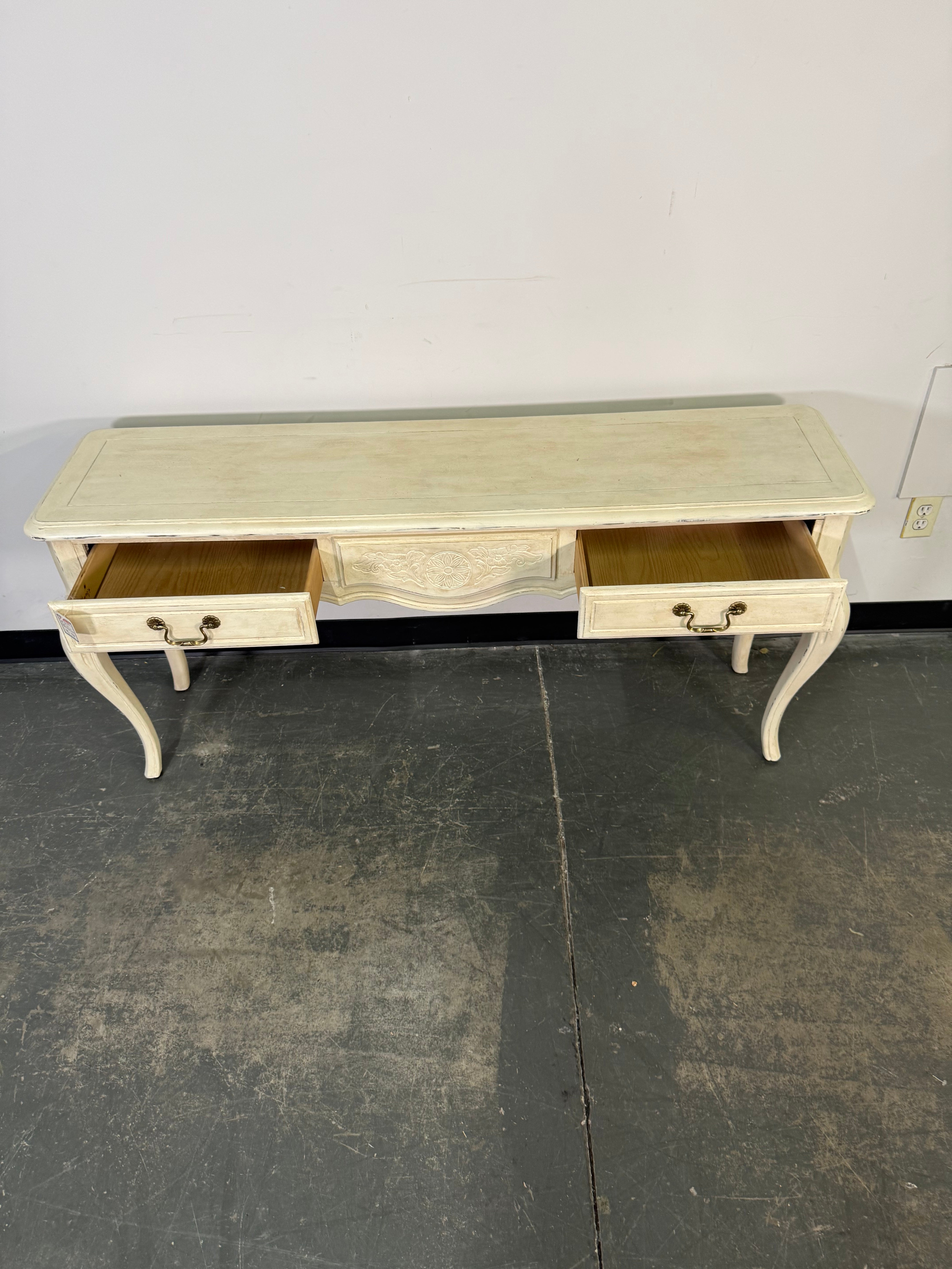 Hammary Distressed White Entry Table