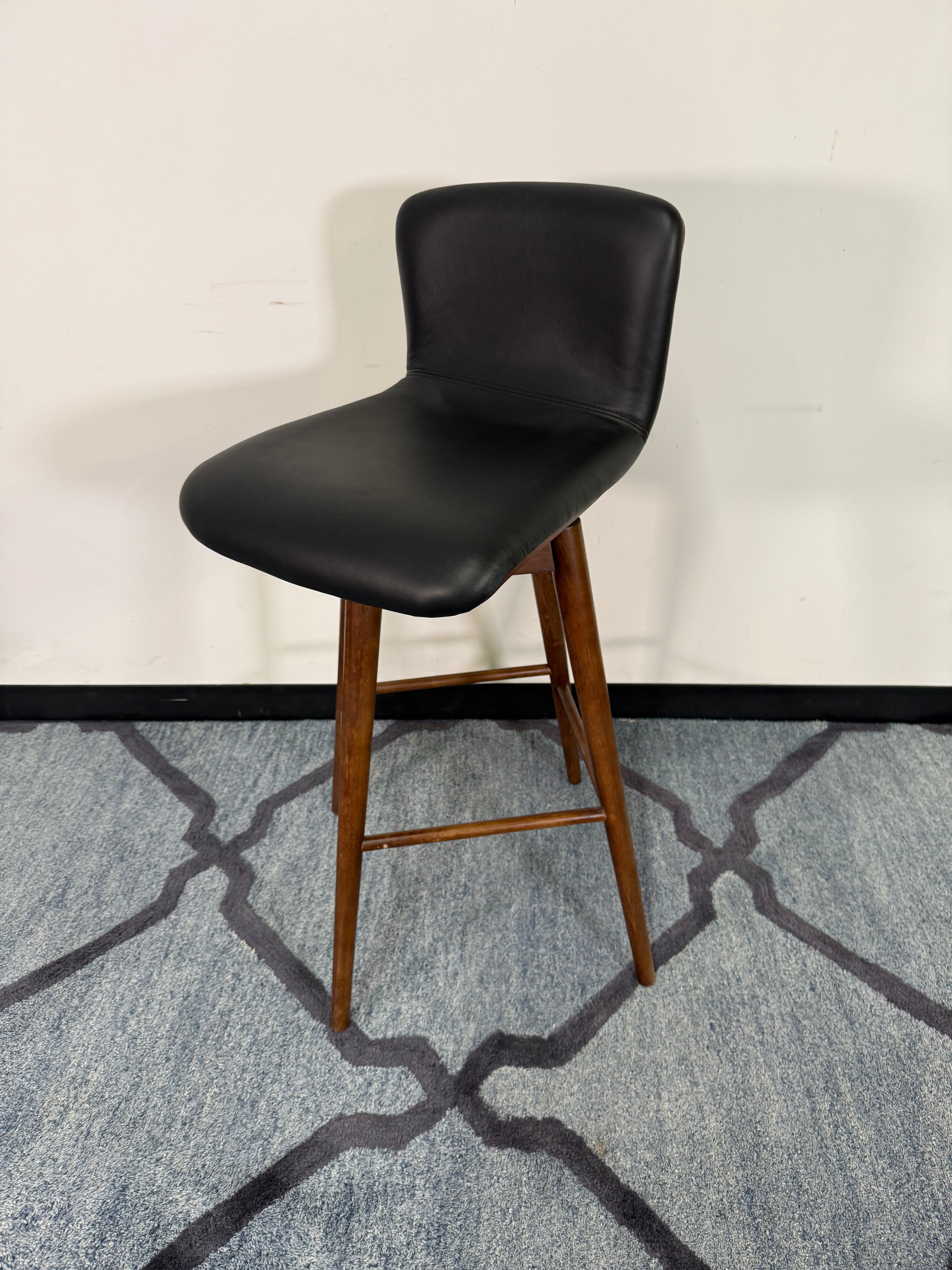 Article “Sede” Leather Swivel Counter Stool