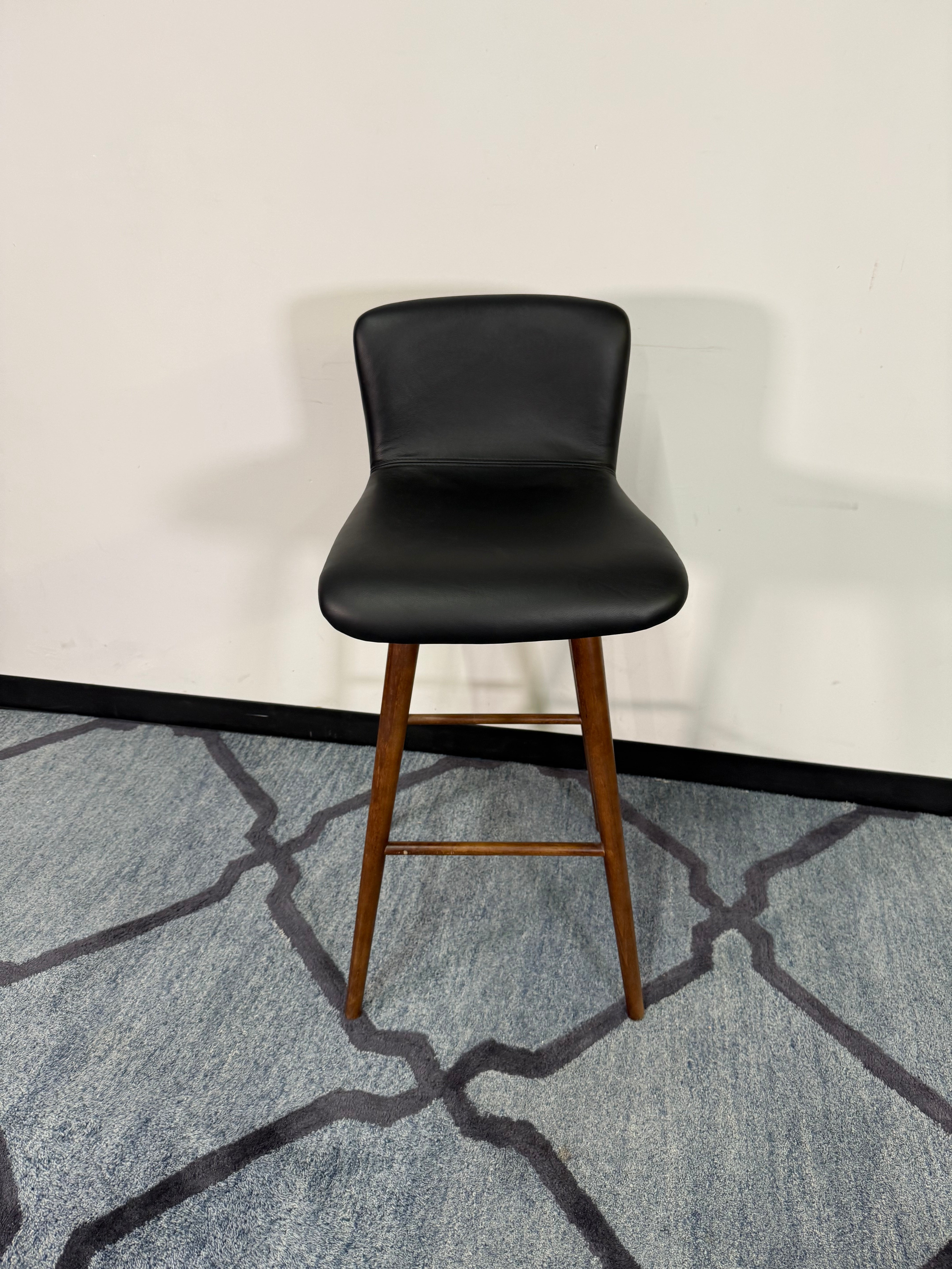 Article “Sede” Leather Swivel Counter Stool