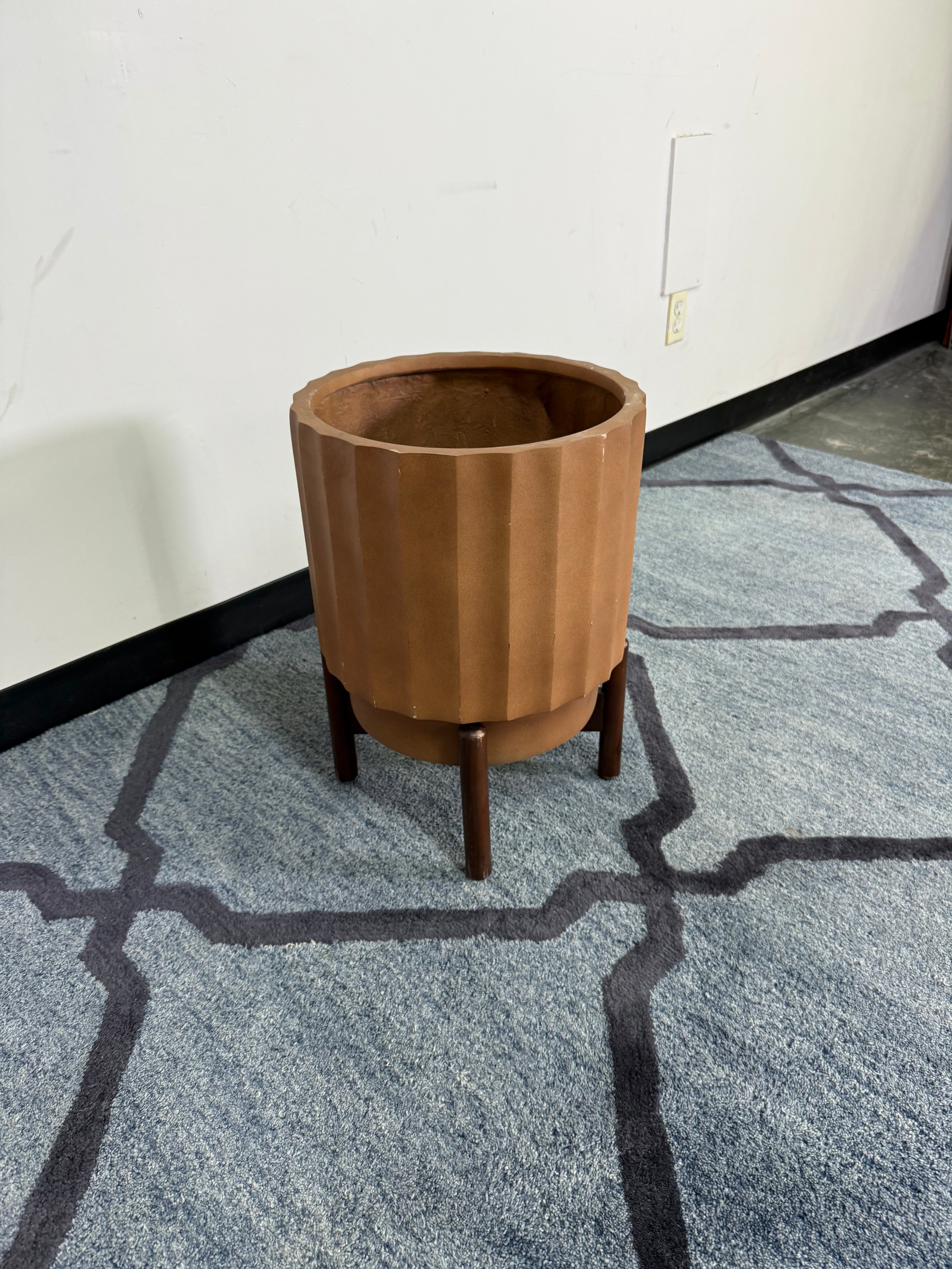 Article “Tera” Terracotta Planter with Stand