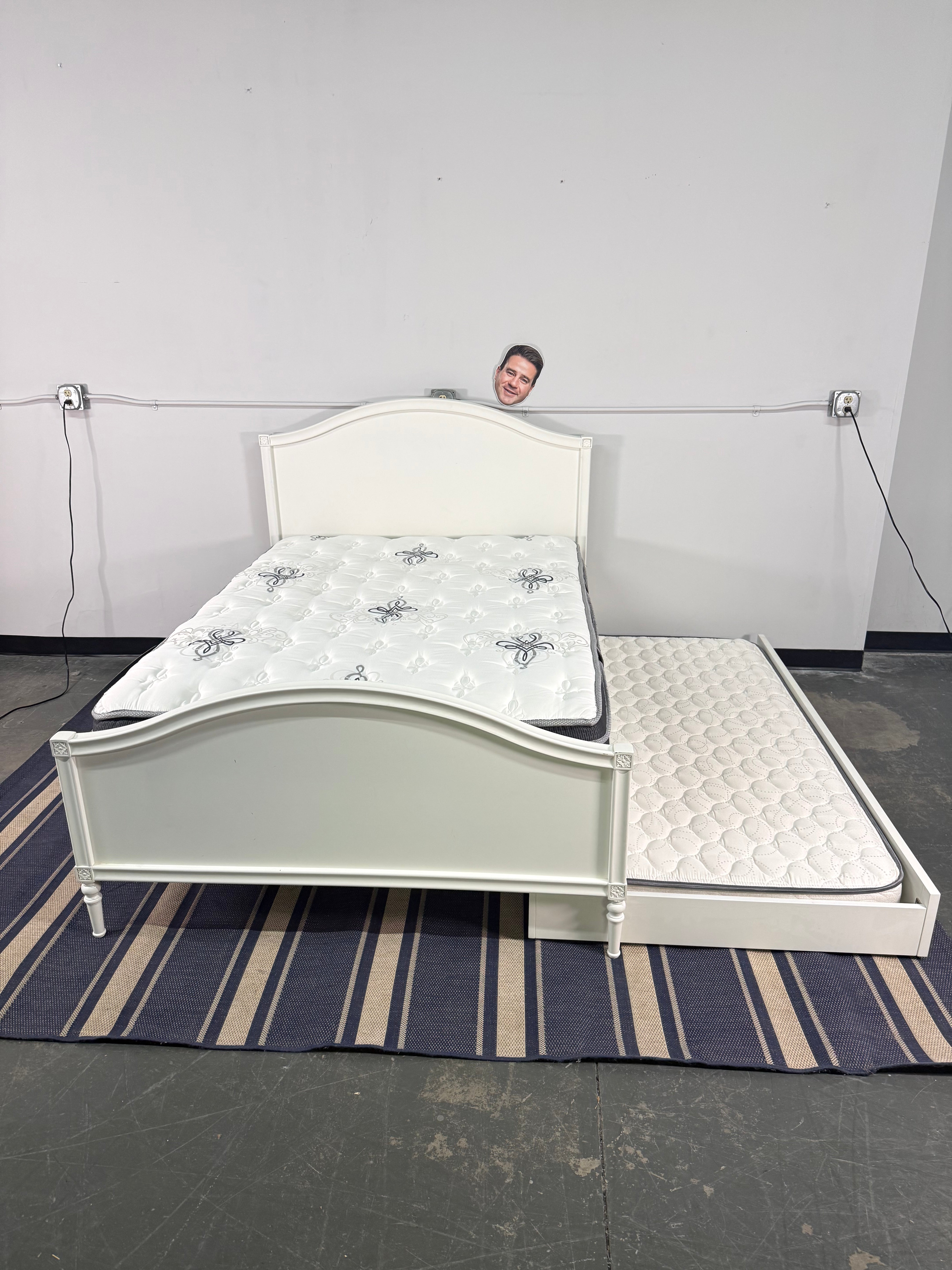 White Cottage-Style Bedroom Set with Trundle Bed – 4 Pieces
