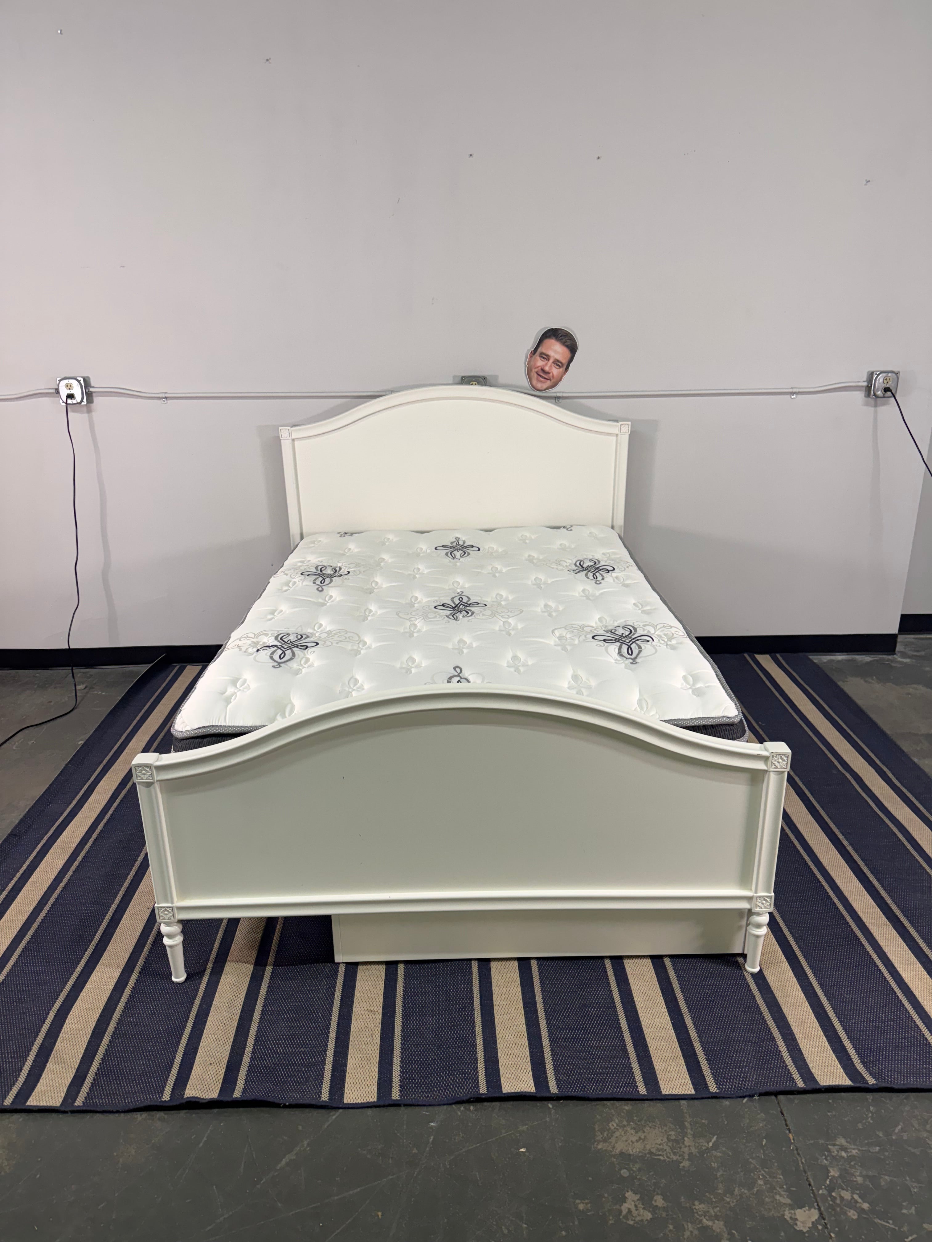 White Cottage-Style Bedroom Set with Trundle Bed – 4 Pieces