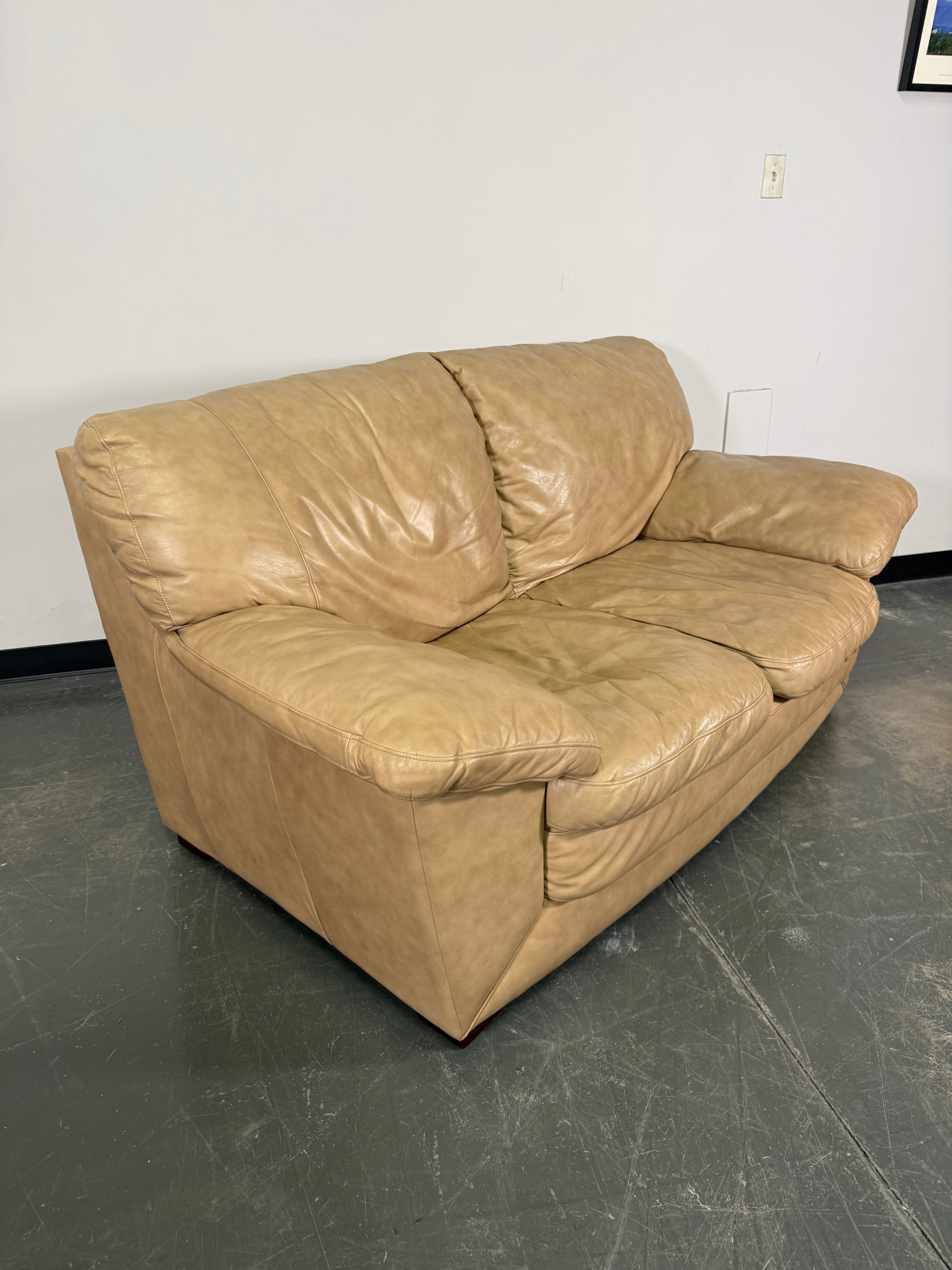 Classic Tan Leather Loveseat – Comfortable & Timeless