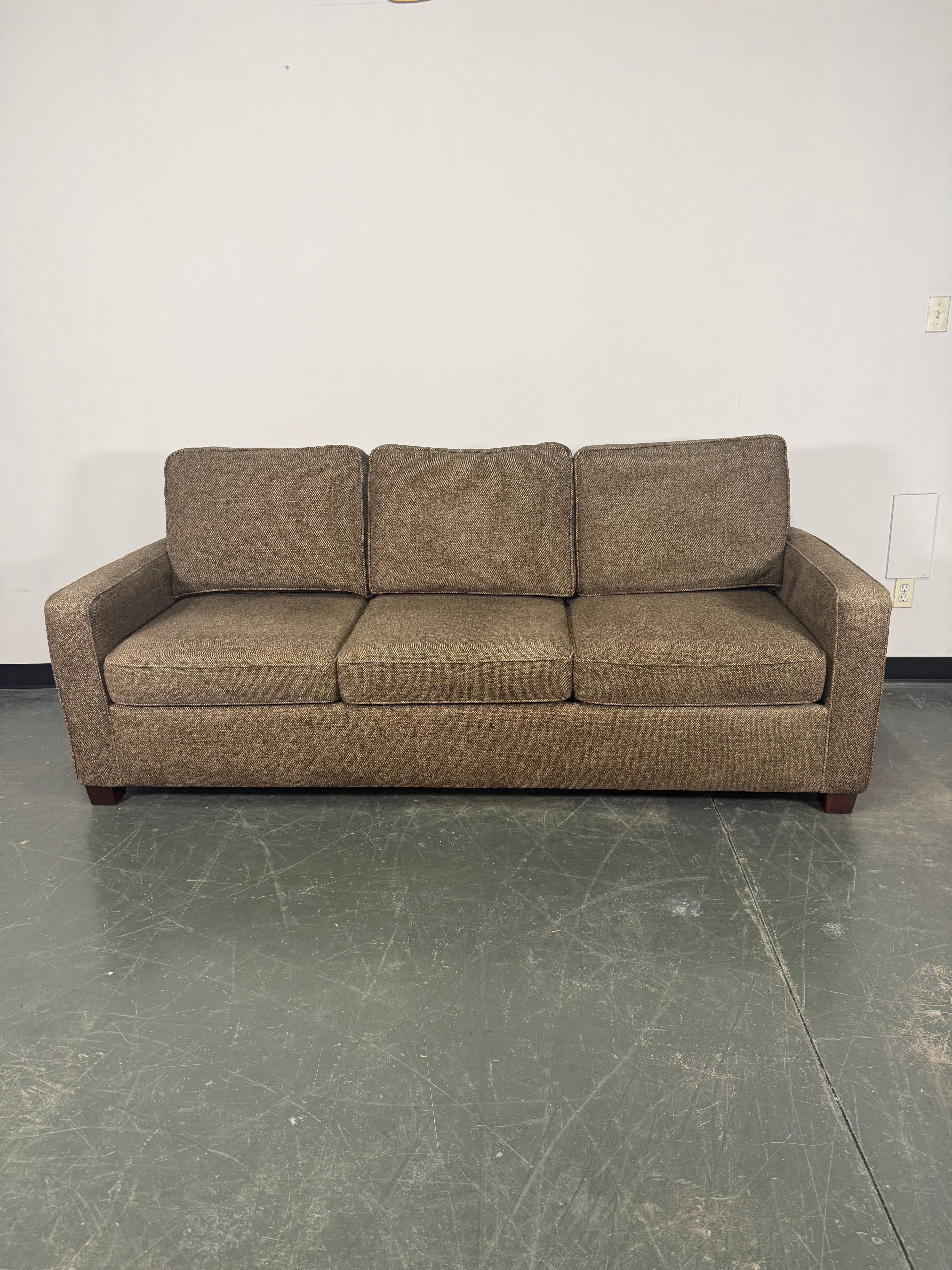 Comfortable Brown Sofa – Classic & Cozy
