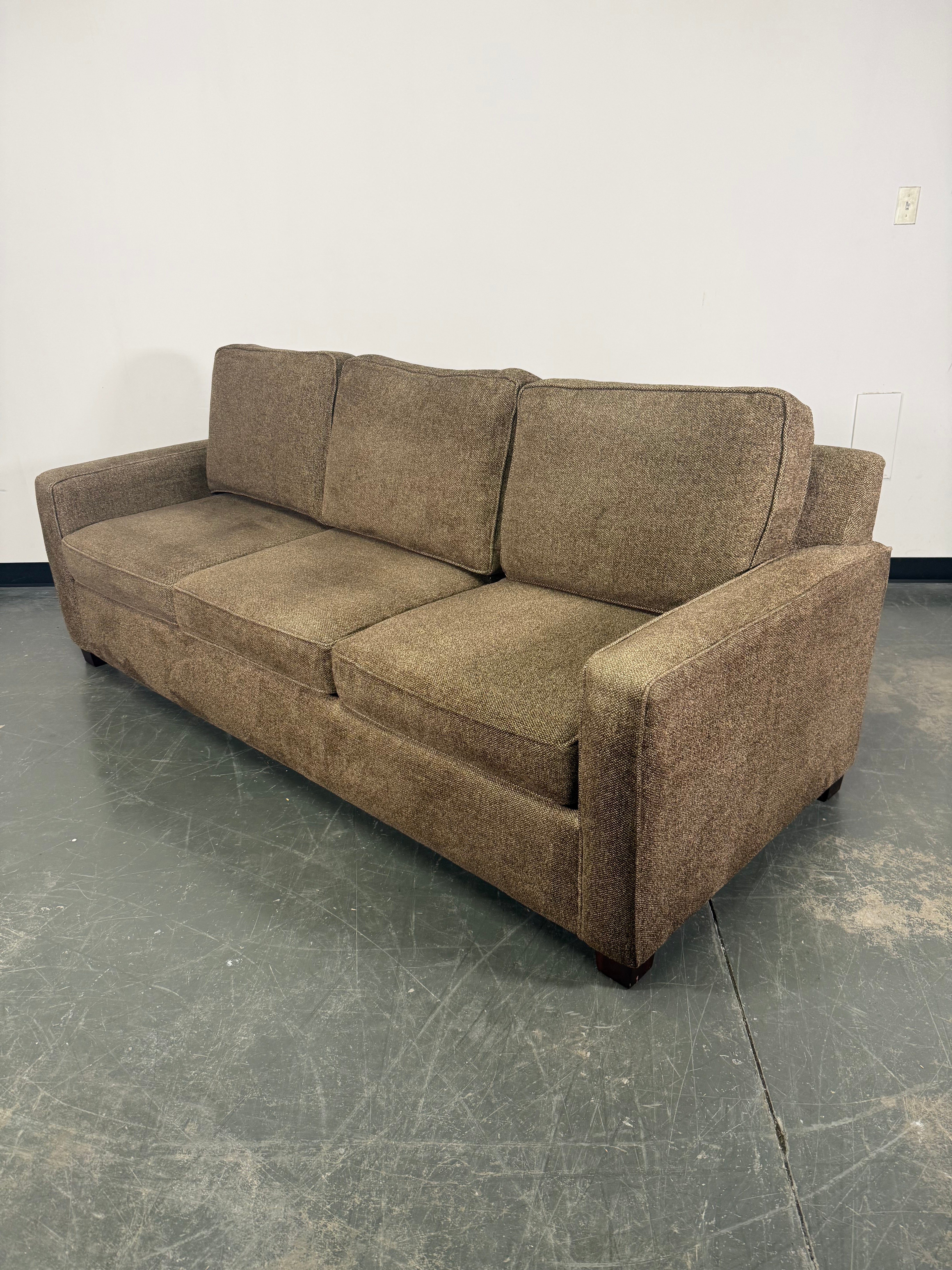 Comfortable Brown Sofa – Classic & Cozy