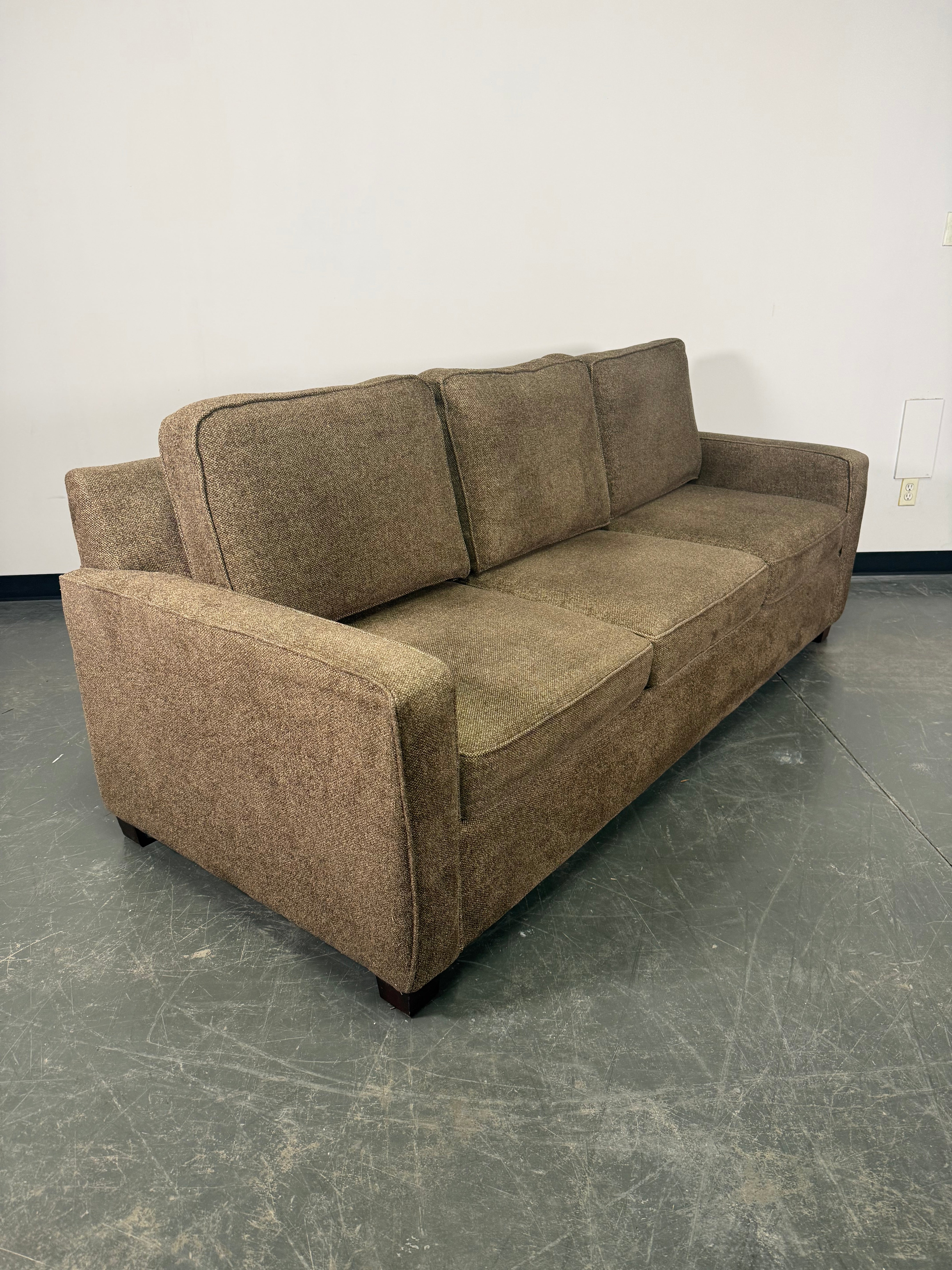 Comfortable Brown Sofa – Classic & Cozy