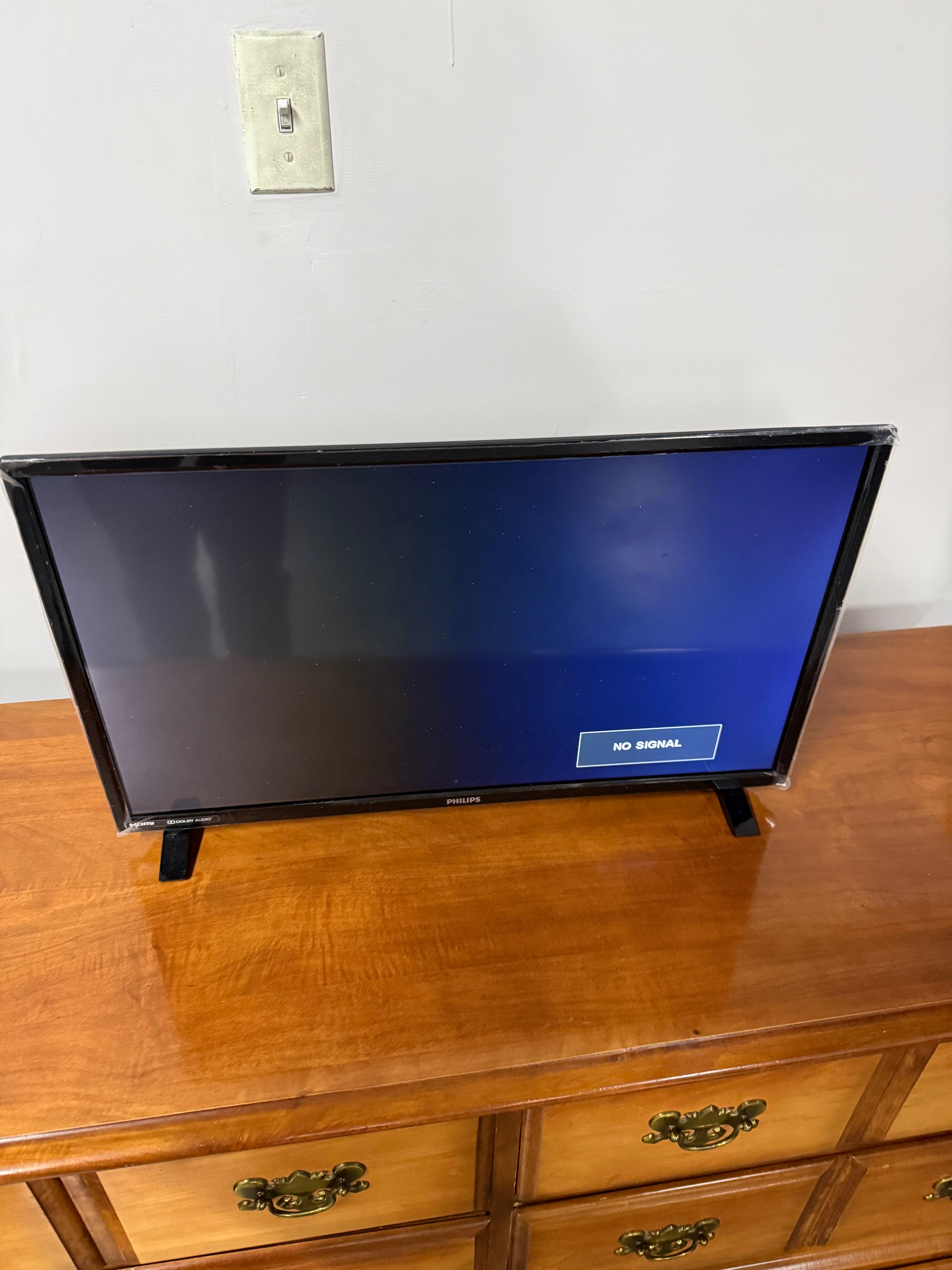 24” Philips TV – Compact &amp; Reliable
