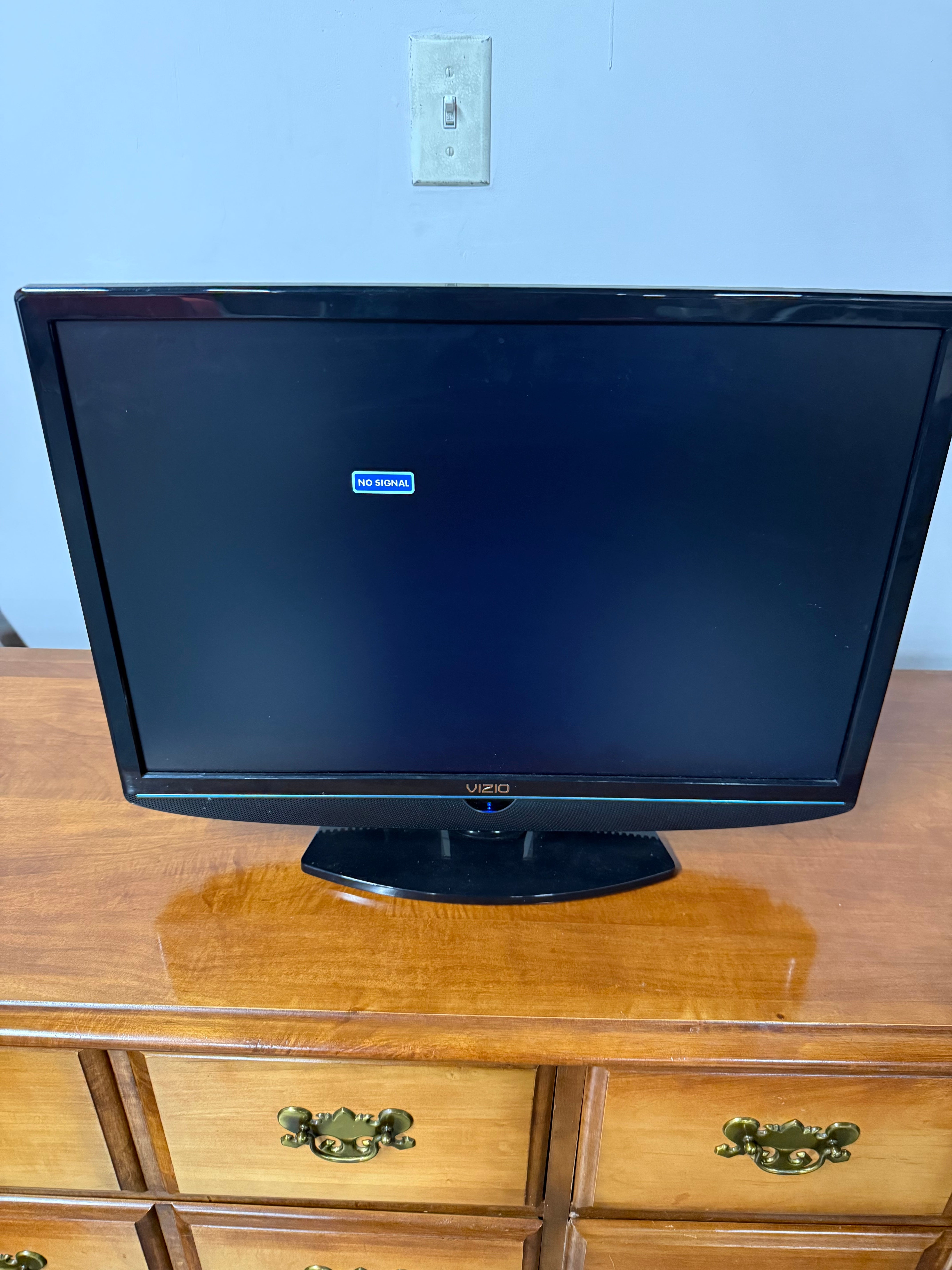 22” VIZIO HDTV – Simple &amp; Space-Saving